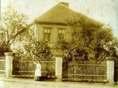 Komárovská obecní škola